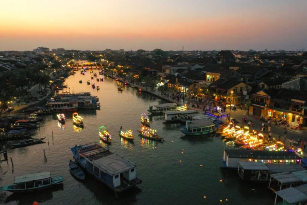 נהר הואי (Hoai River) – הלב הפועם של הלילה